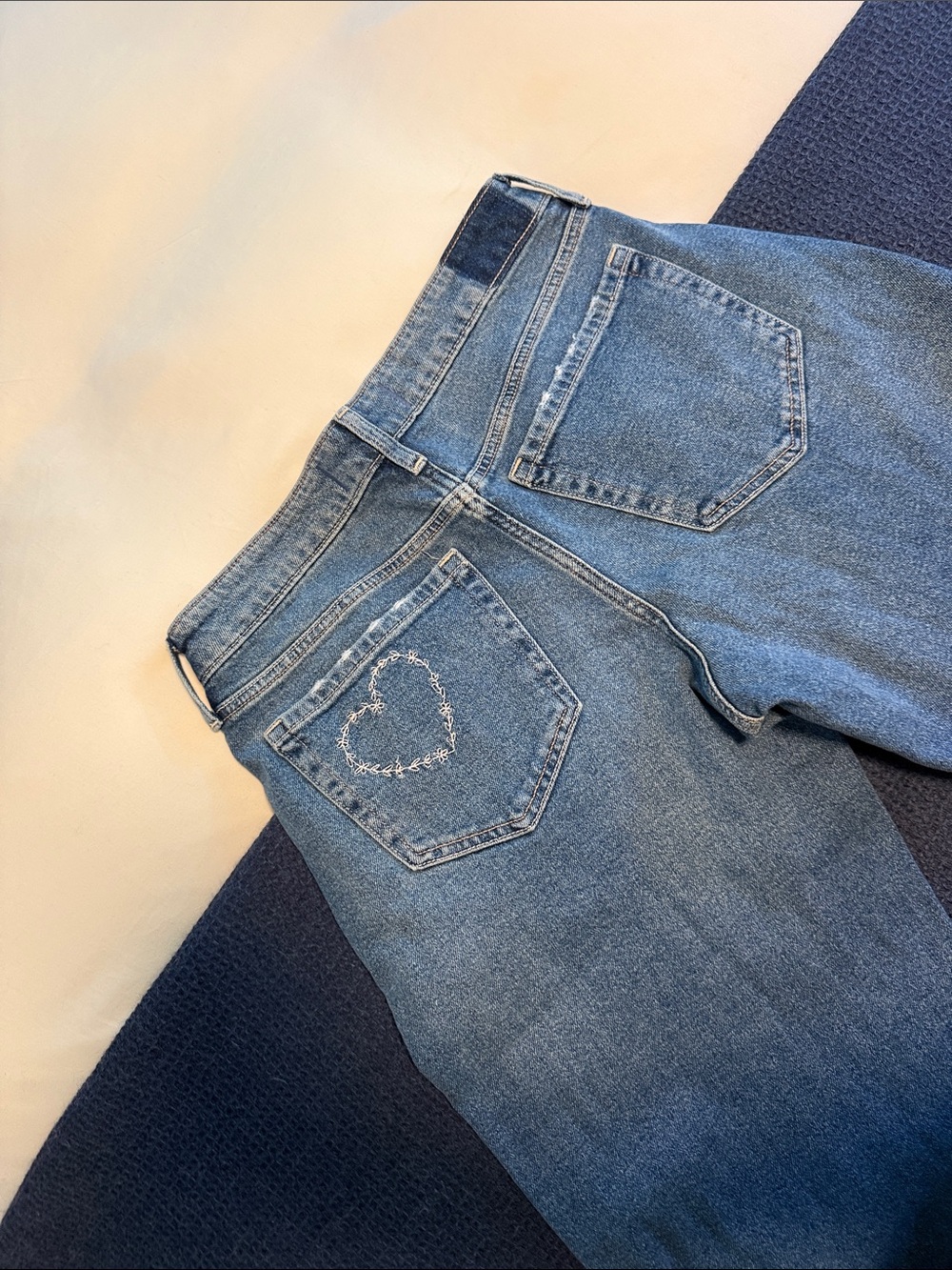 Hollister Medium Blue Low-Rise Baggy Jeans - Picture 7 of 8